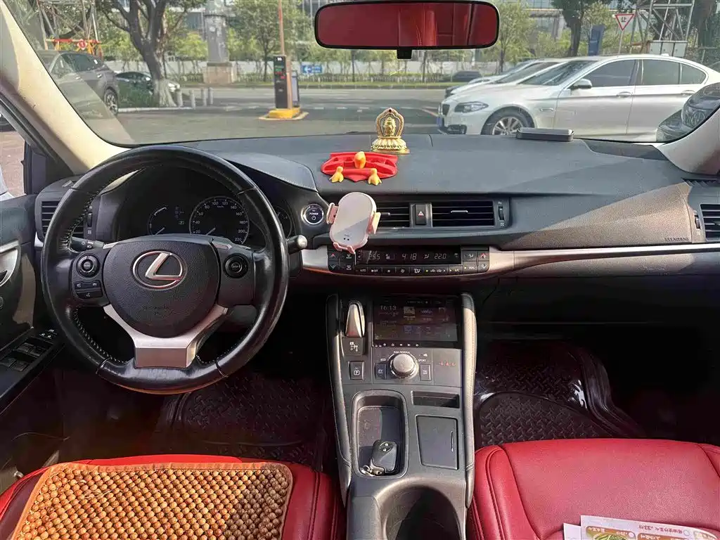 Lexus CT — миниатюра 7