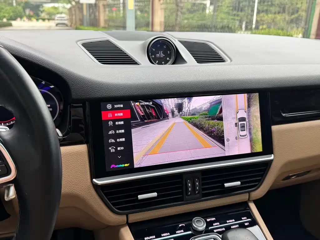 Porsche Cayenne — миниатюра 13