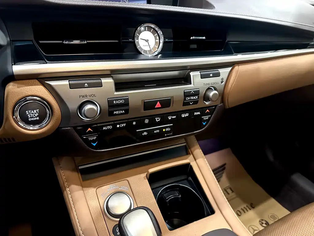 Lexus ES — миниатюра 8