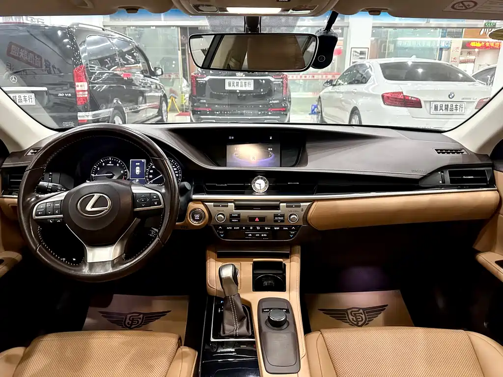 Lexus ES — миниатюра 12