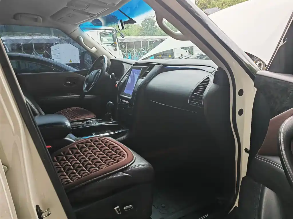 Nissan Patrol — миниатюра 4
