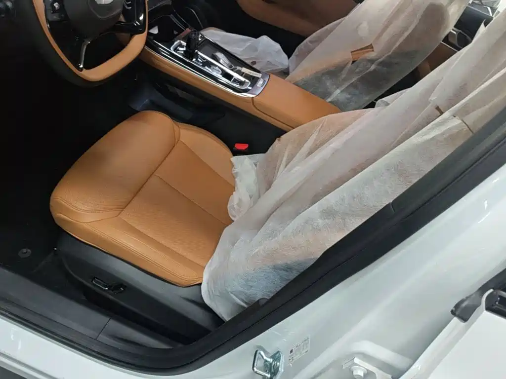 Geely Boyue L — миниатюра 15