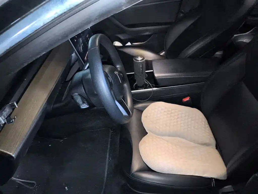 Tesla Model 3 — миниатюра 8