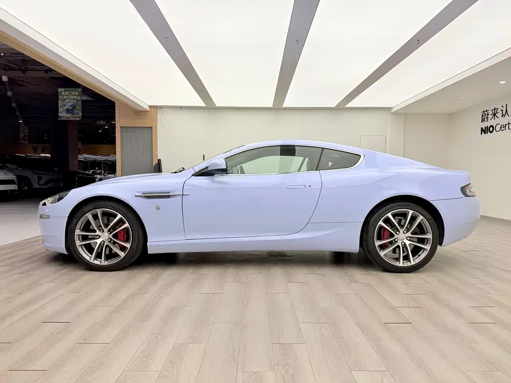 Aston Martin DB9 2011 6.0L Touchtronic Coupe