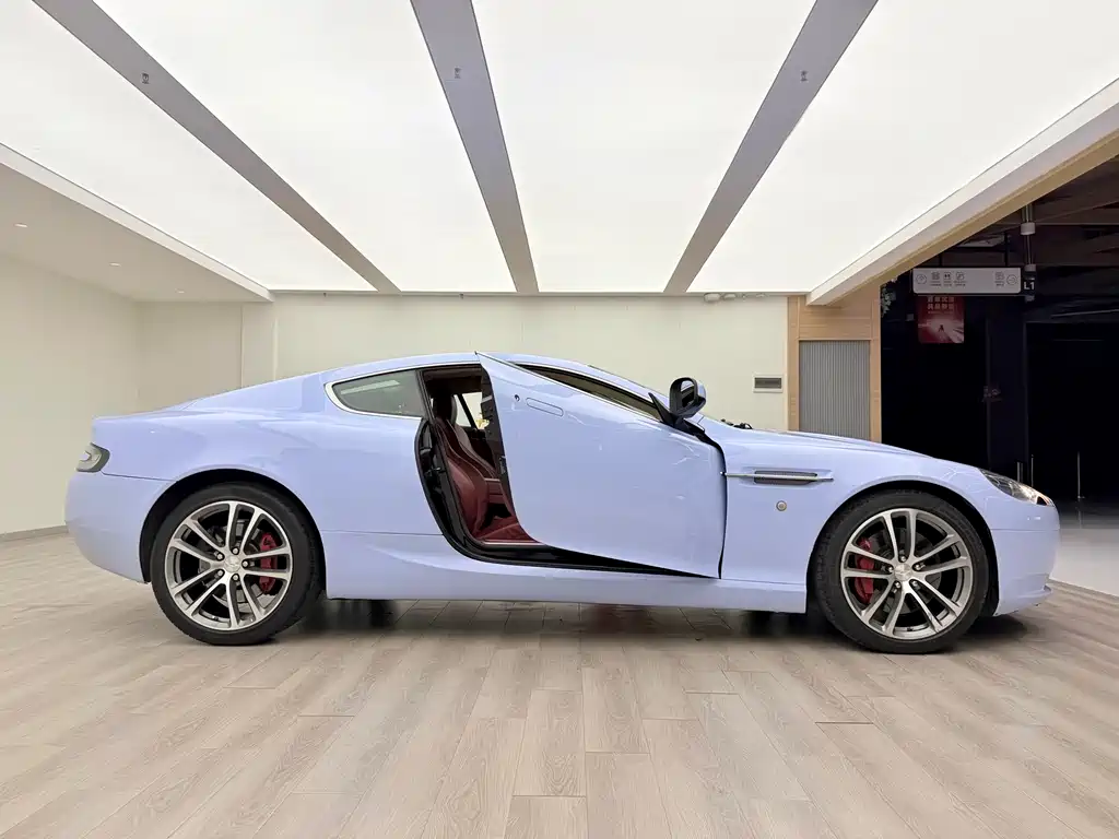 Aston Martin DB9 2011 6.0L Touchtronic Coupe