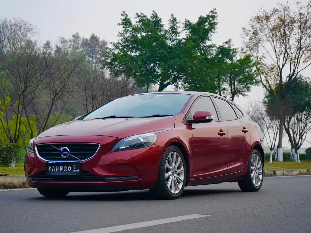 Купить Volvo V40