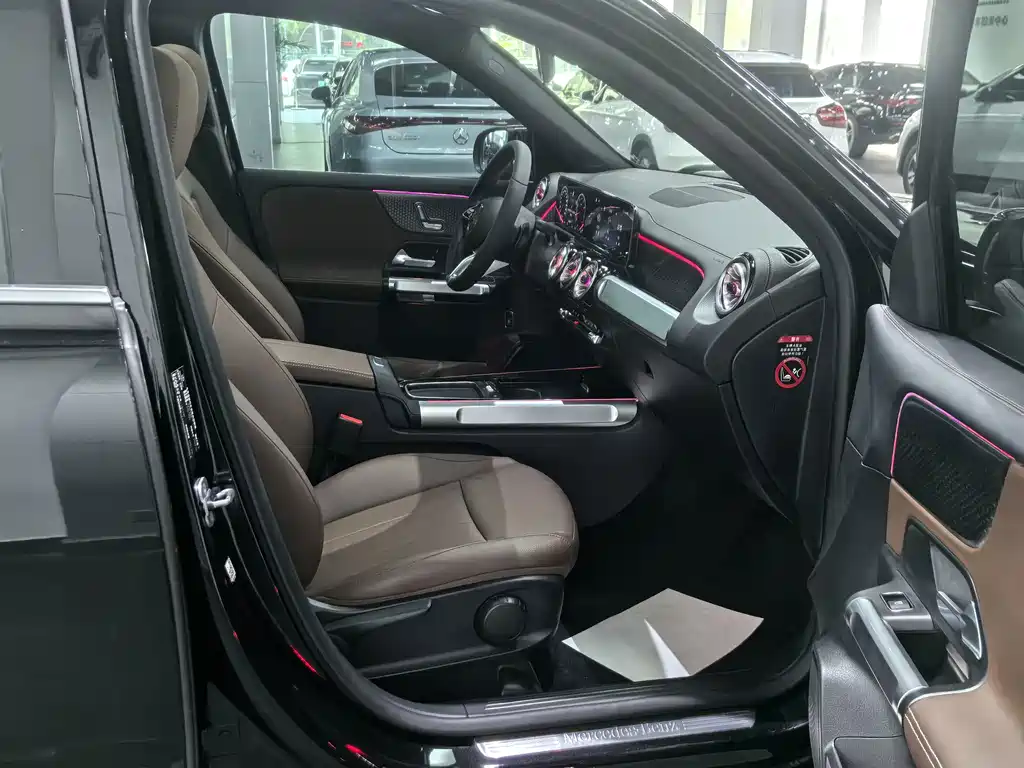 Mercedes-Benz GLB — миниатюра 18