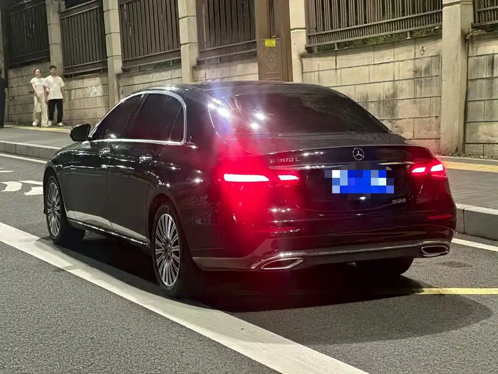 Mercedes-Benz E-Class — миниатюра 8