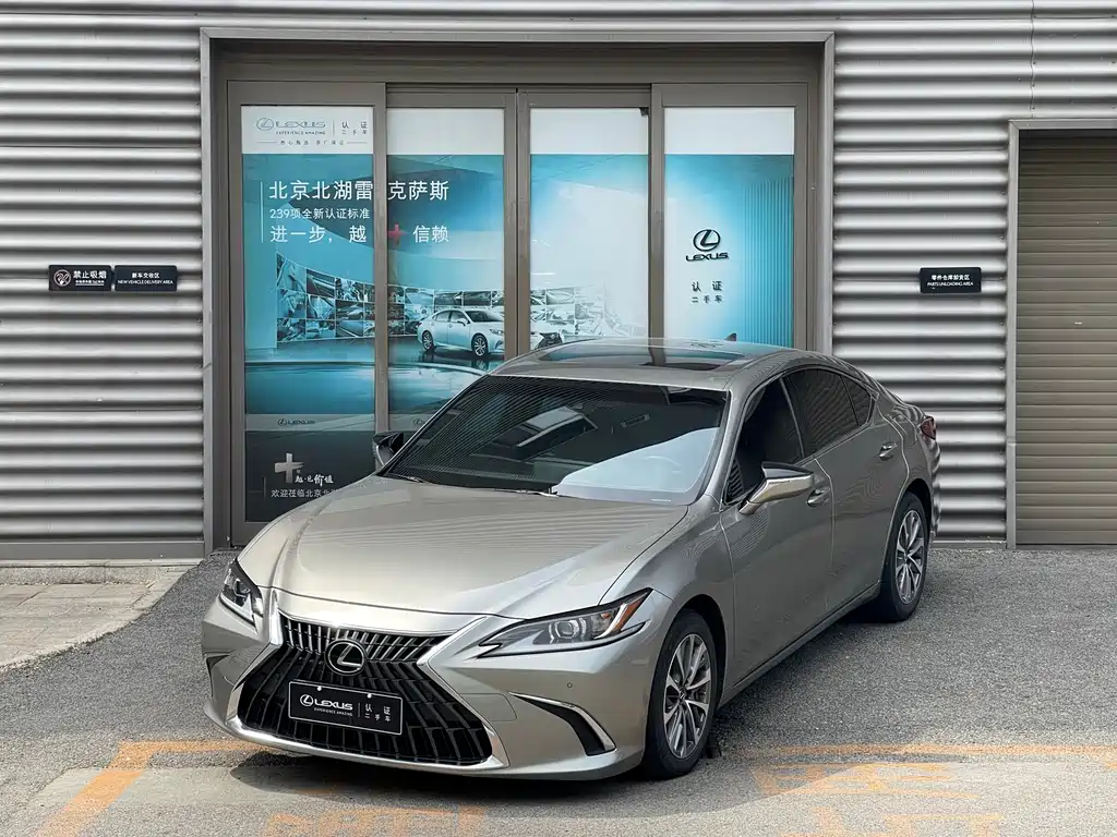 Lexus ES 2022