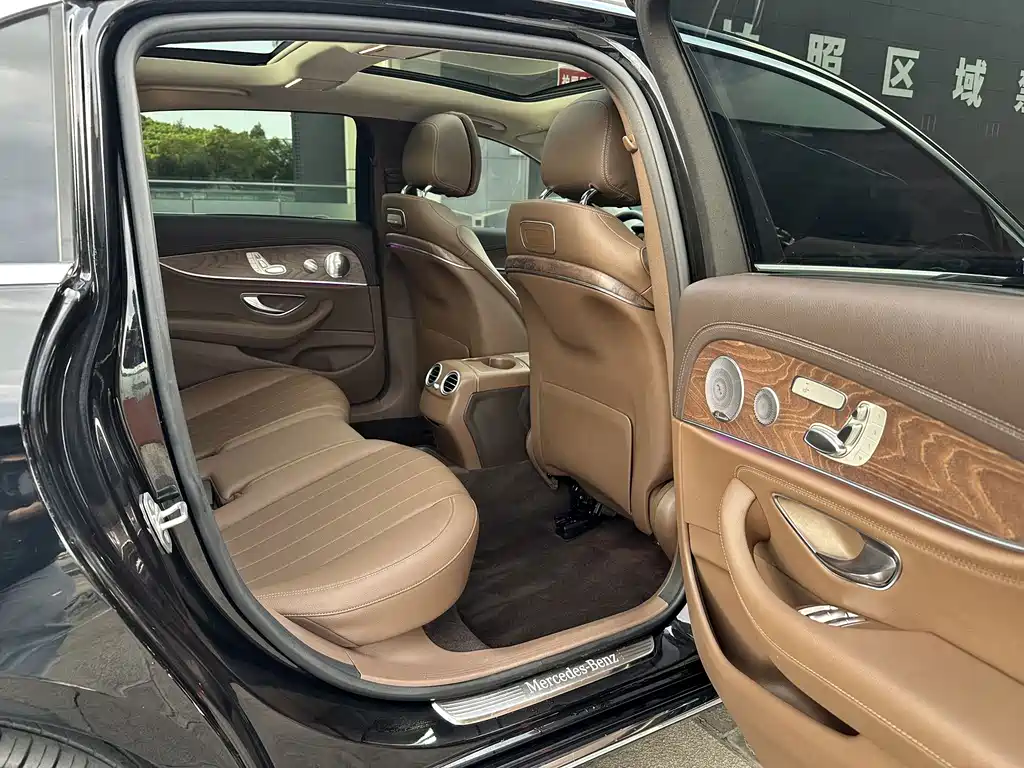 Mercedes-Benz E-Class — миниатюра 16