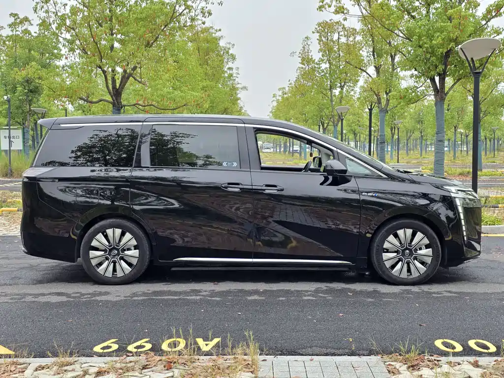 GAC Motor Trumpchi E8 PHEV — миниатюра 7