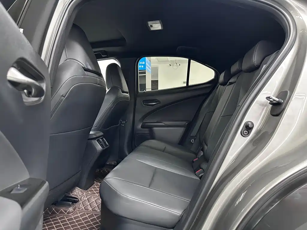 Lexus UX — миниатюра 14