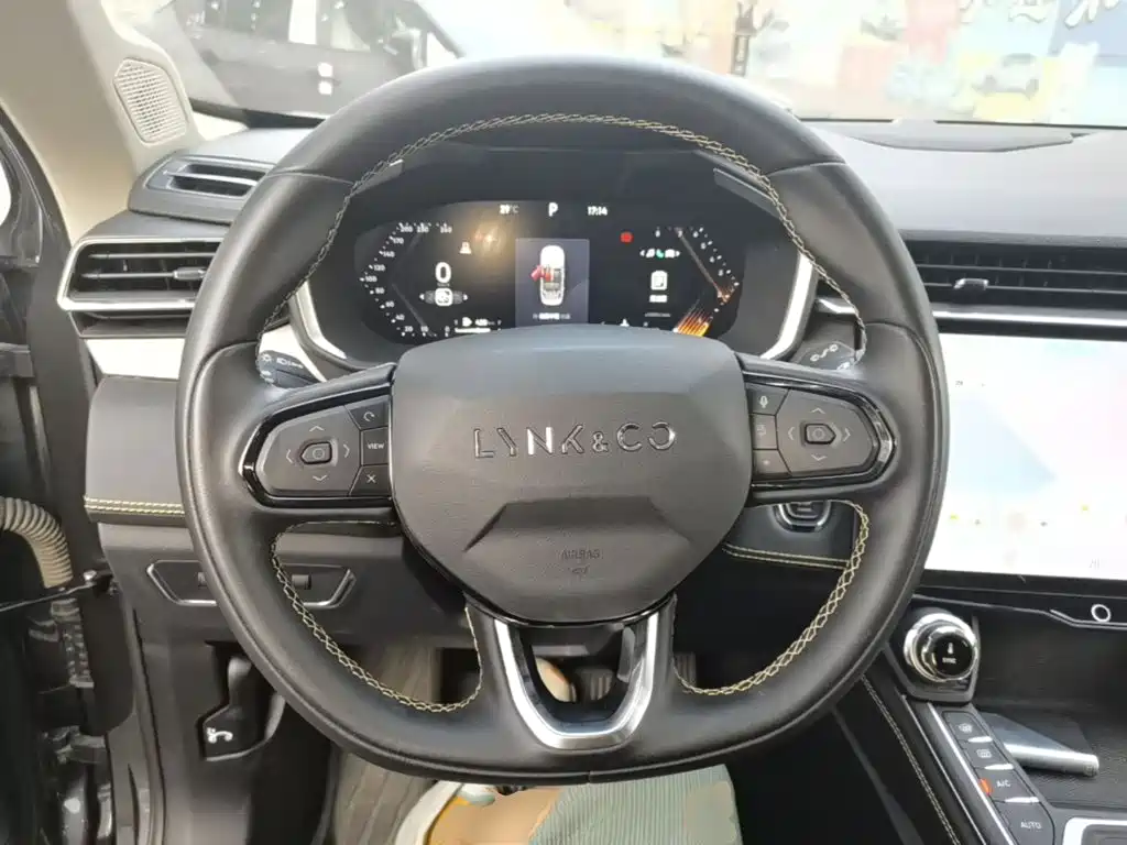Lynk & Co 01 — миниатюра 11