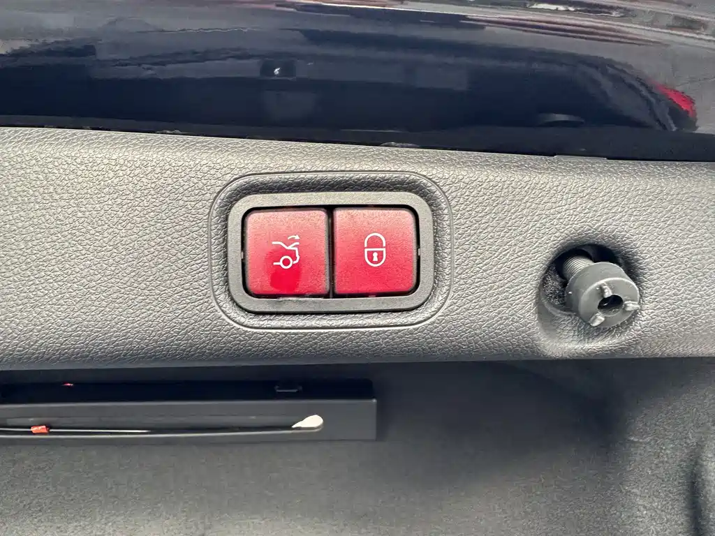Mercedes-Benz E-Class — миниатюра 17
