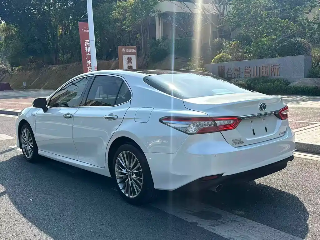 TOYOTA CAMRY