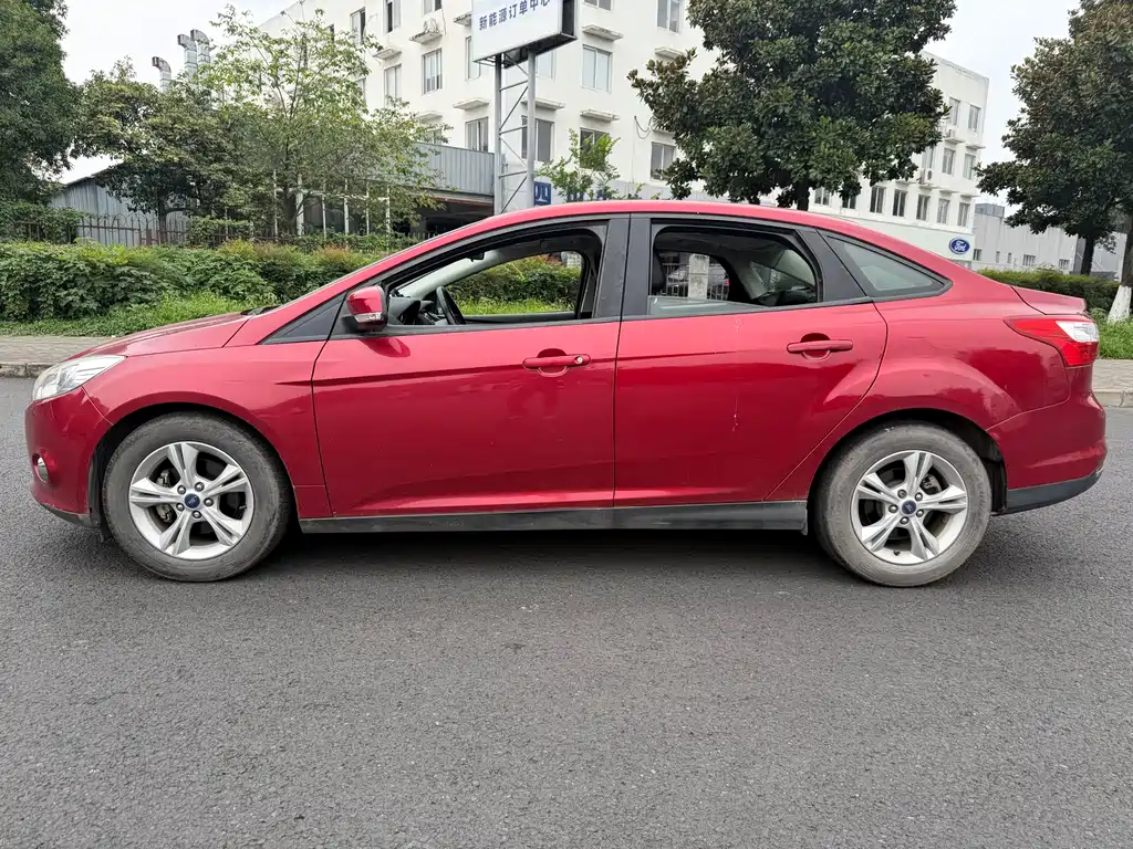 Ford Focus 2012 1.6L AT