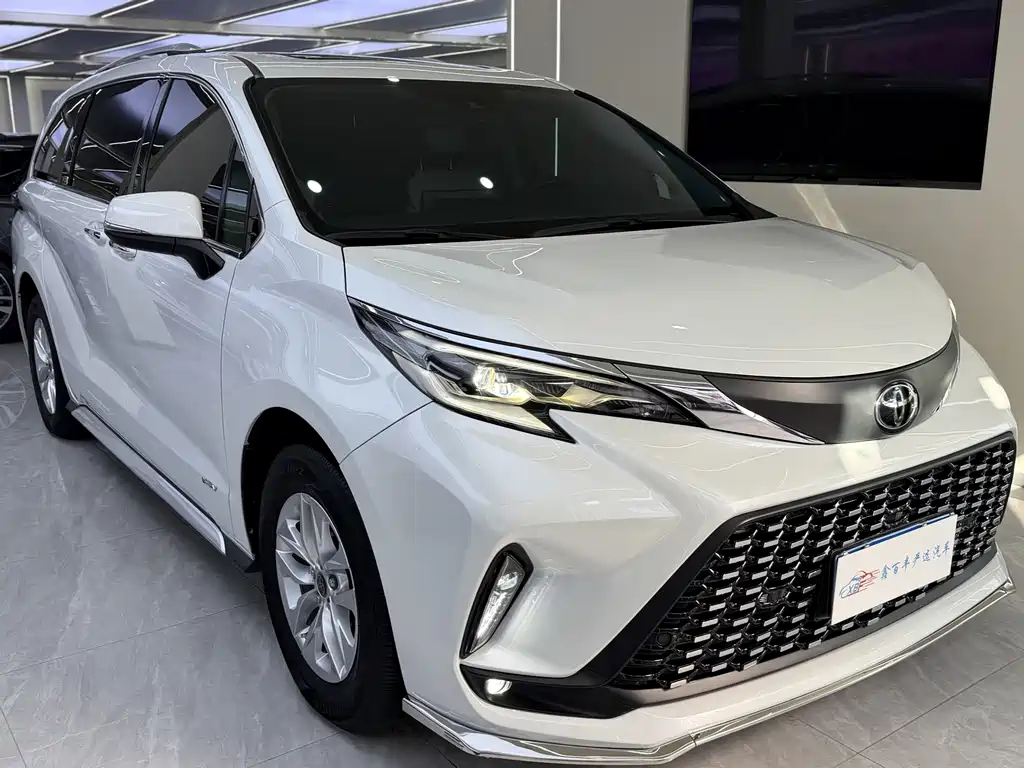 Toyota Granvia — миниатюра 3