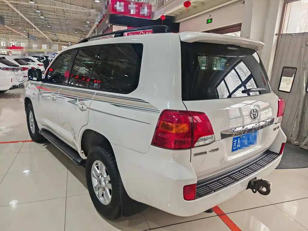Toyota Land Cruiser 2010 4.0L AT VX
