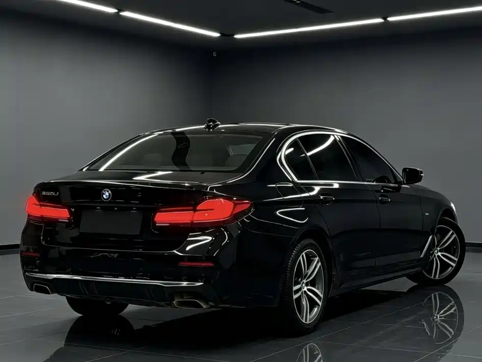 BMW 5 Series — миниатюра 4