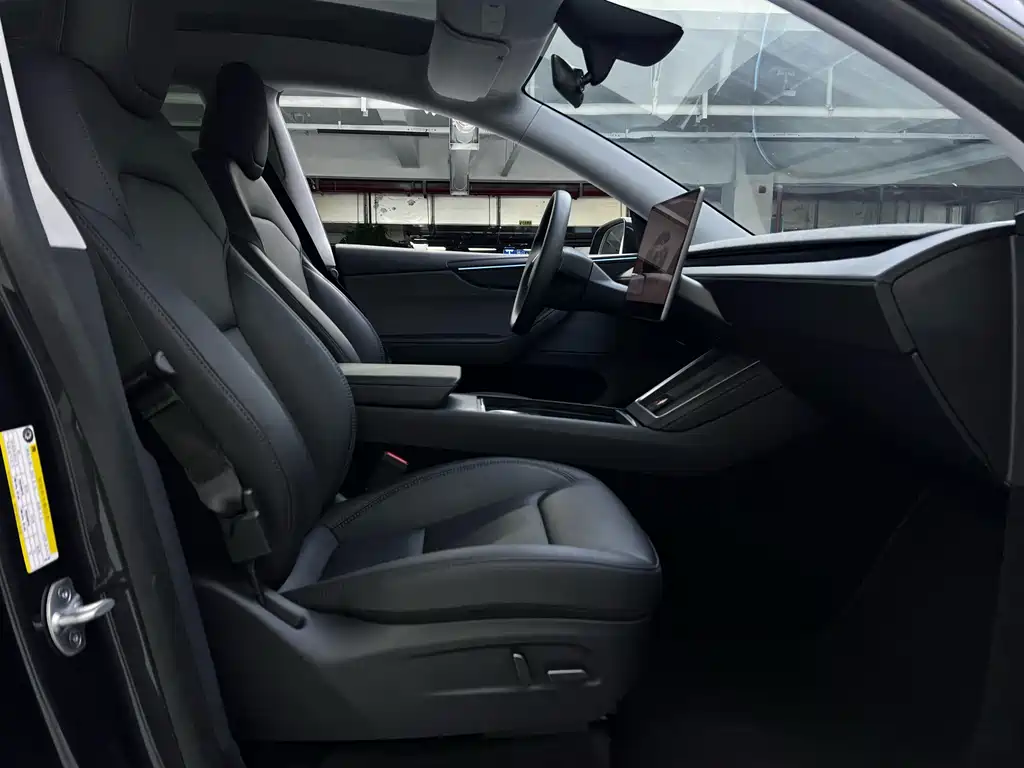 Tesla Model Y — миниатюра 3