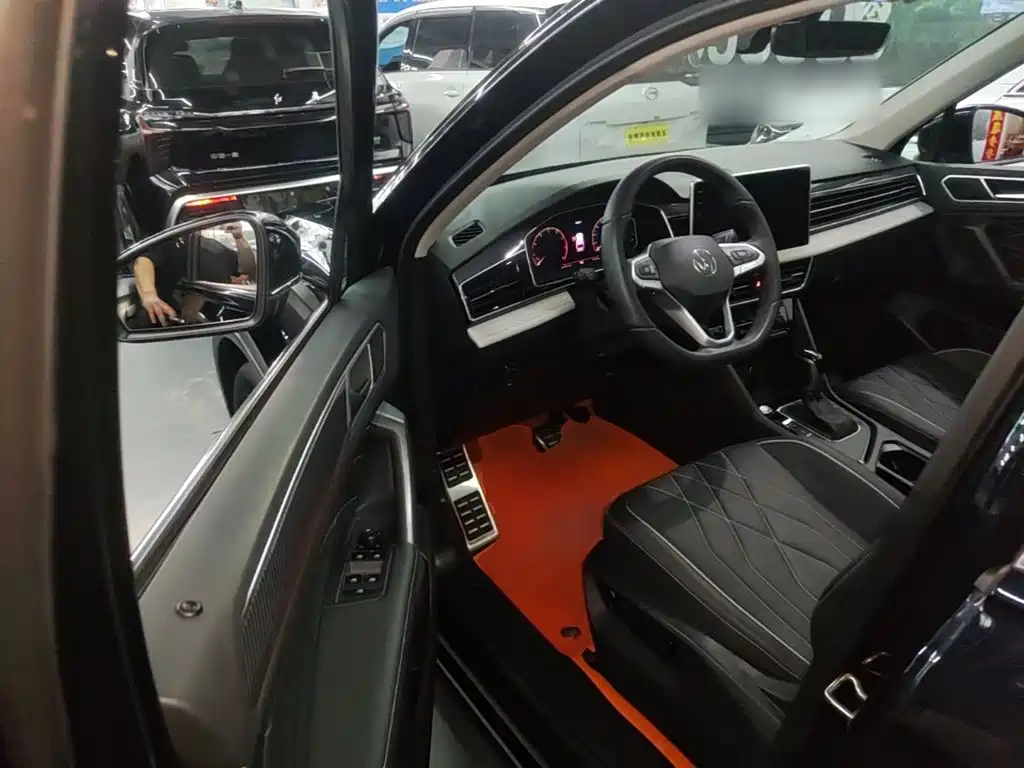 Volkswagen Tiguan L — миниатюра 16