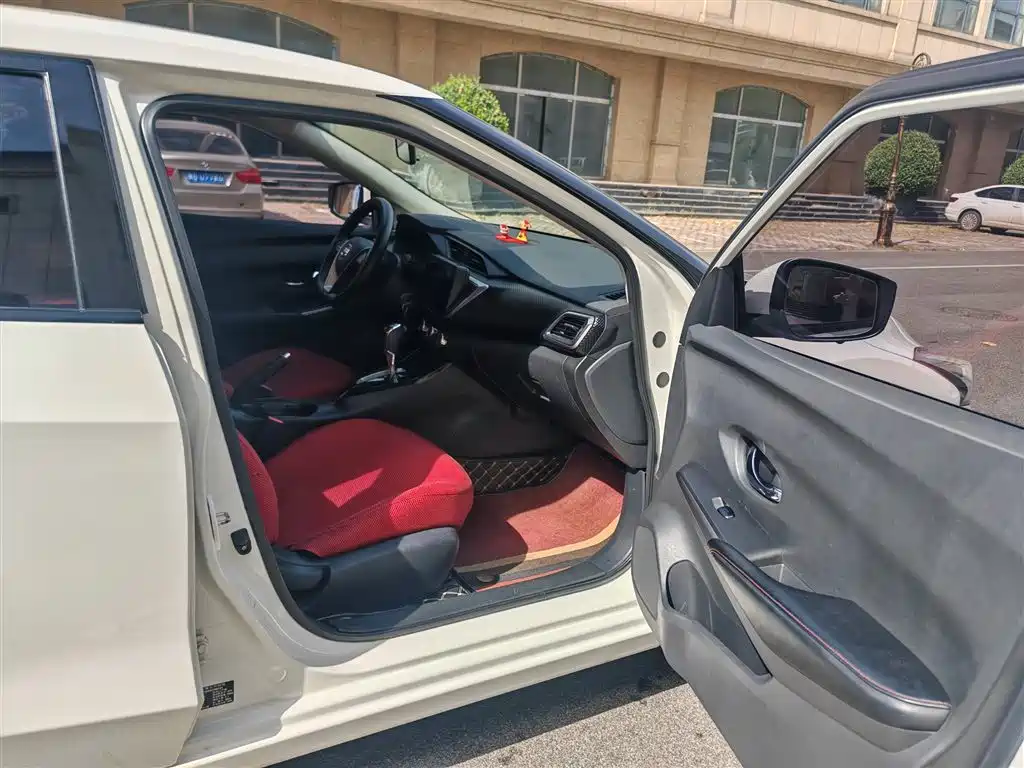 Nissan Bluebird — миниатюра 16