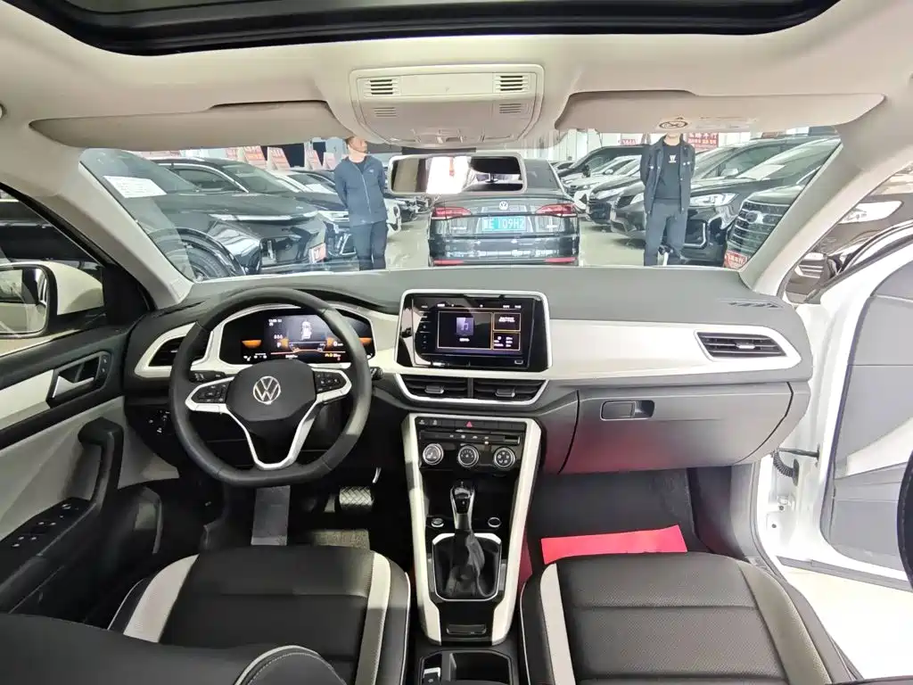 Volkswagen T-Roc — миниатюра 13