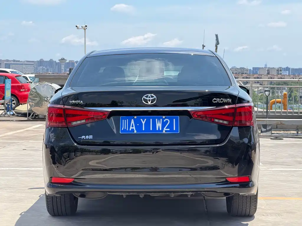 Toyota Crown — миниатюра 5