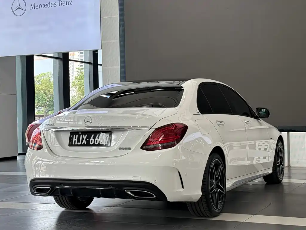 Mercedes-Benz C-Class — миниатюра 7