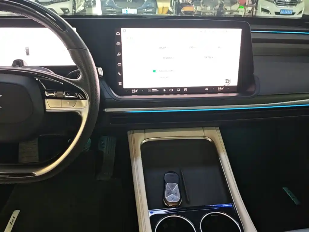 XPeng P7 — миниатюра 13
