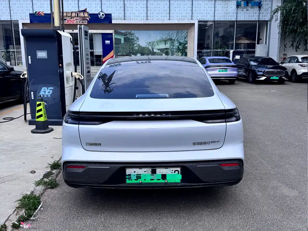 Geely Galaxy Galaxy 8 8 2025 130km EM-P