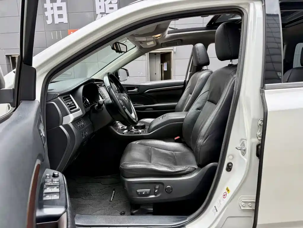 Toyota Highlander 2015 2.0T 7 мест