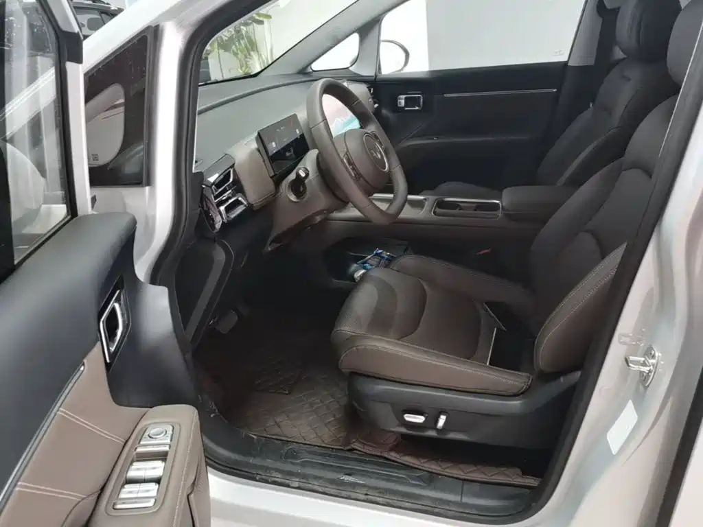 Wuling Xingguang 730 New Energy — миниатюра 16