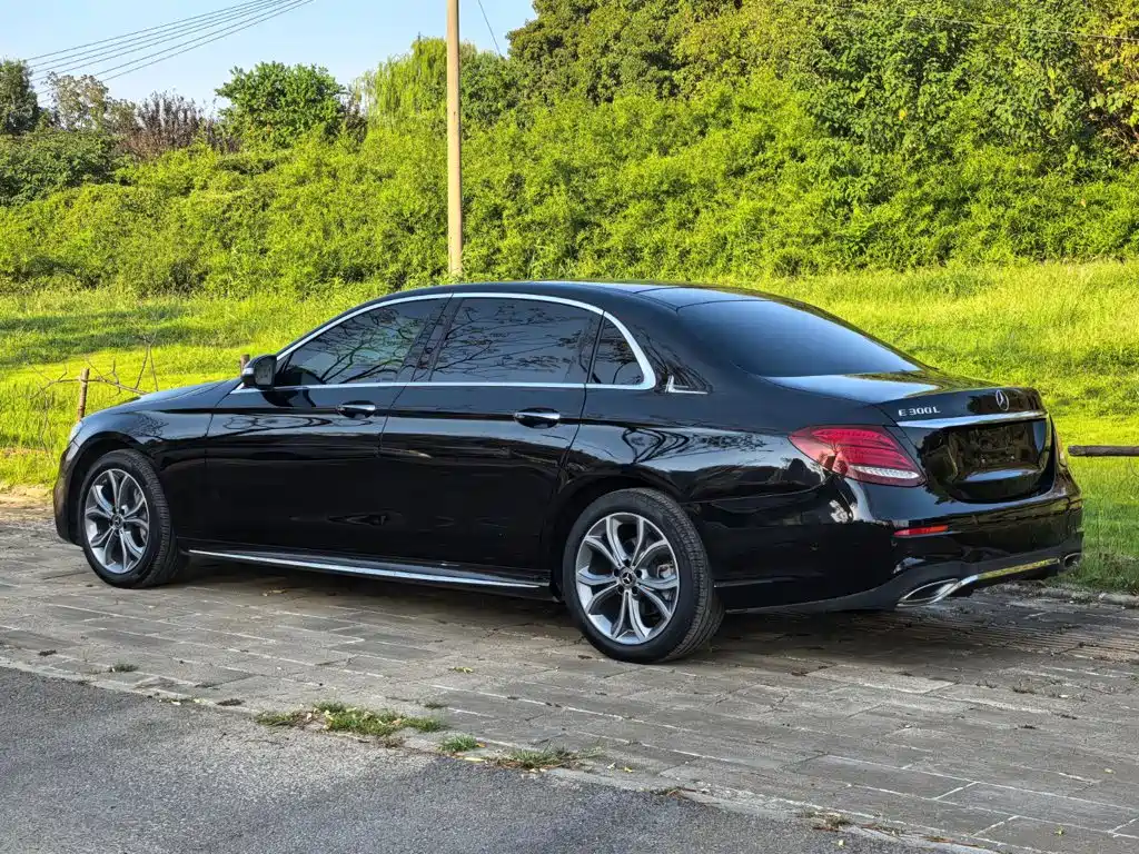Mercedes-Benz E-Class — миниатюра 4