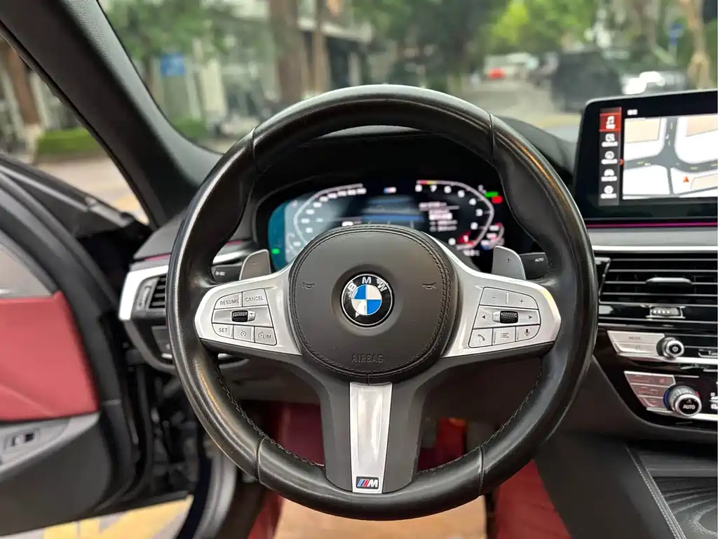 BMW 5 Series — миниатюра 7