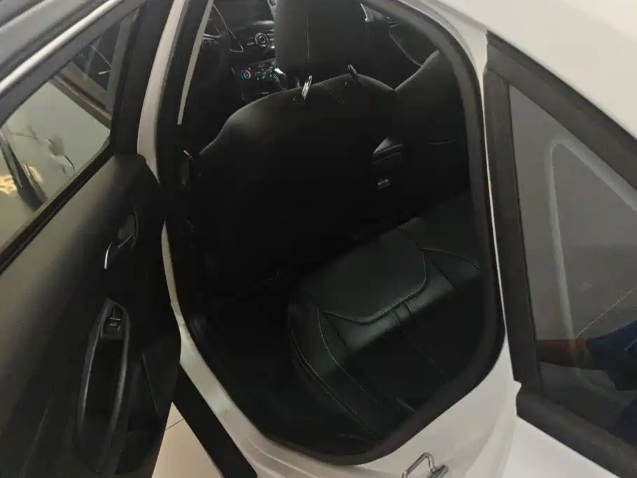 Ford Focus — миниатюра 11