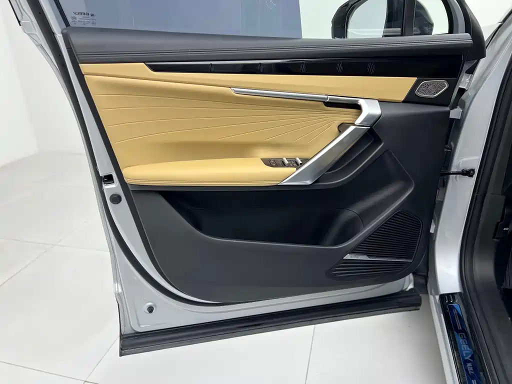 Geely Boyue L — миниатюра 16