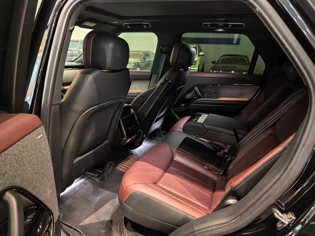 Land Rover Range Rover Sport 2025 400PS Dynamic SE
