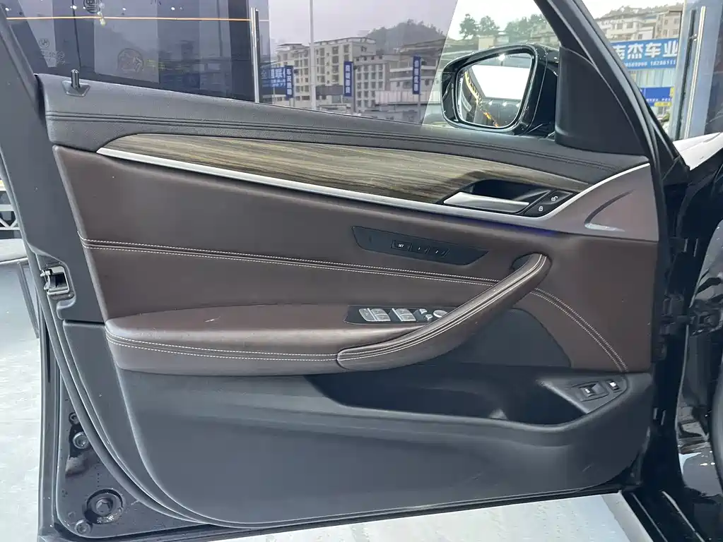 BMW 5 Series 5 2019 530Le Luxury