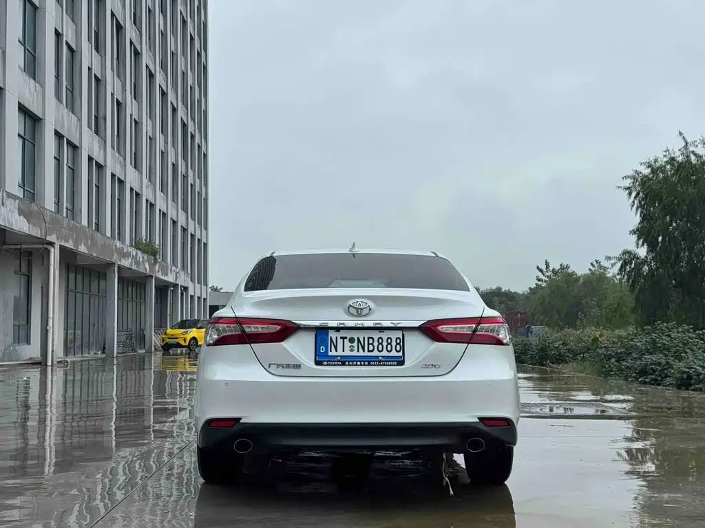 Toyota Camry — миниатюра 8