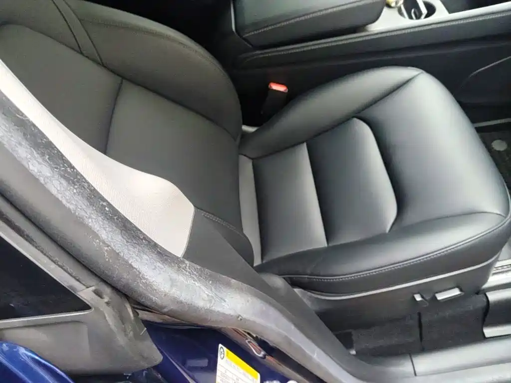 Tesla Model Y — миниатюра 25