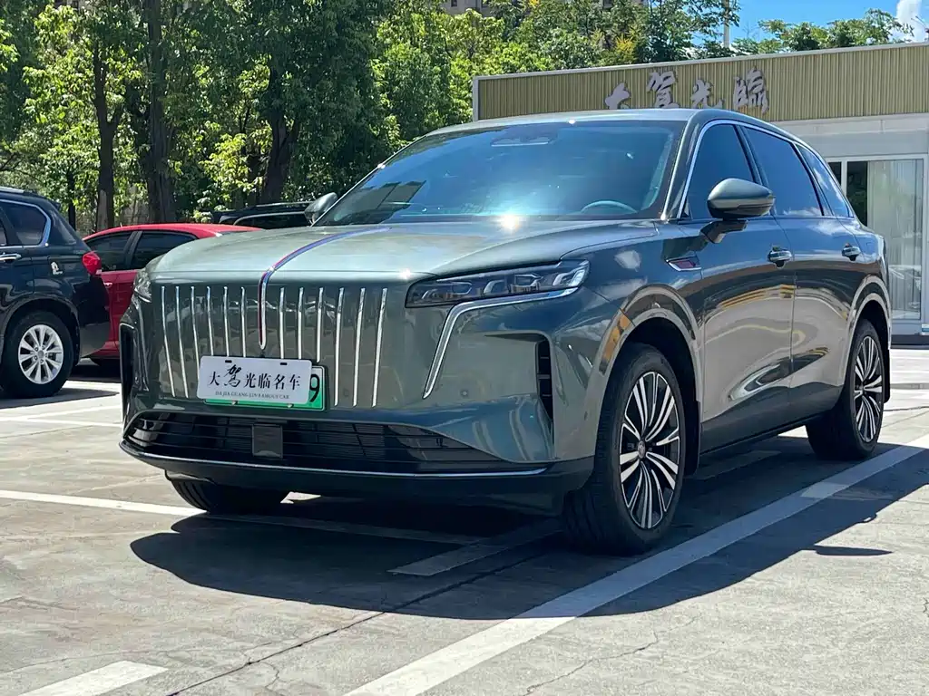 Hongqi Красный флаг HS6 PHEV