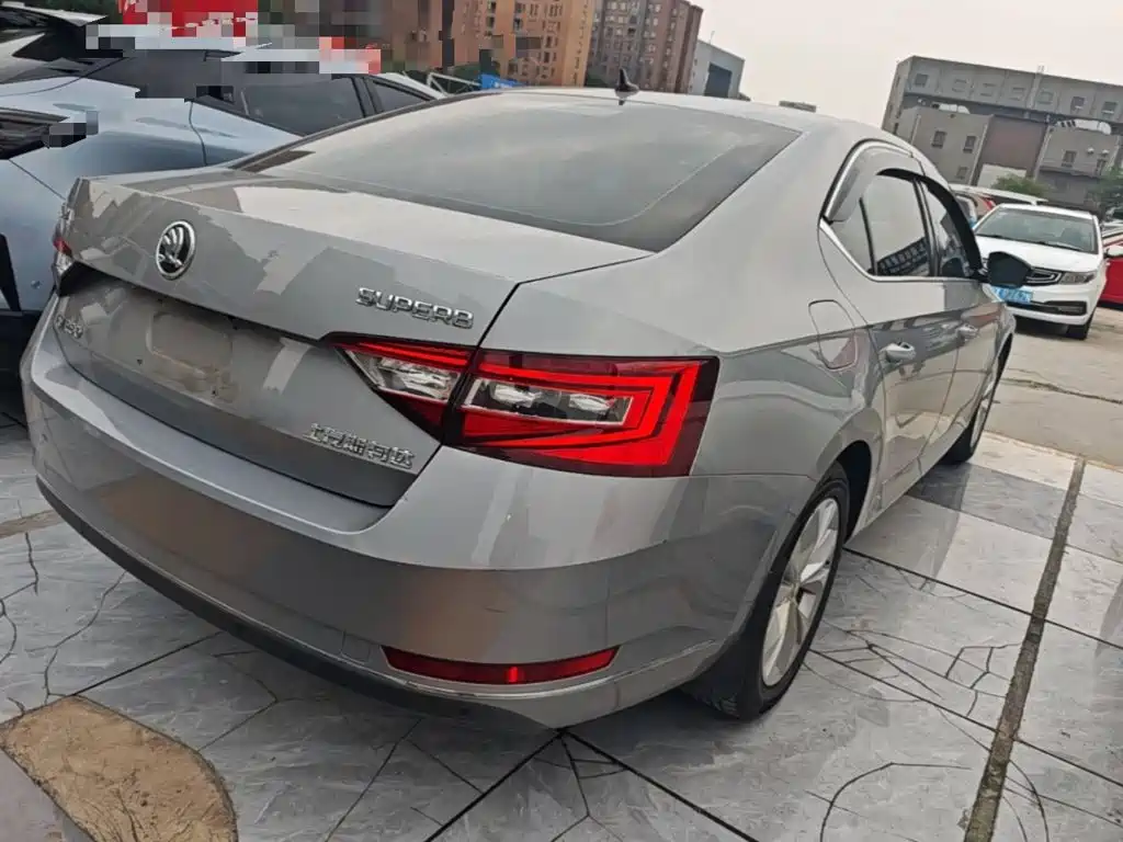 Skoda Superb — миниатюра 7