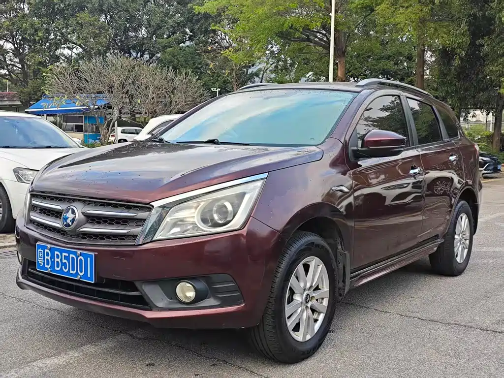 Venucia T70 2015