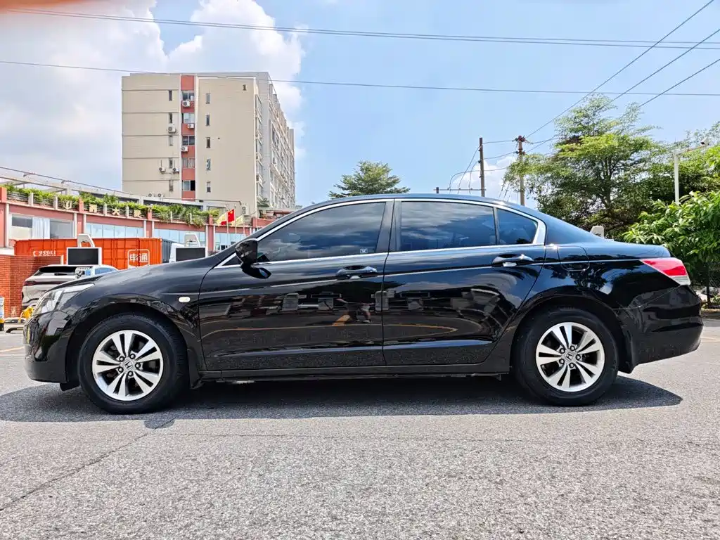 Honda Accord — миниатюра 8
