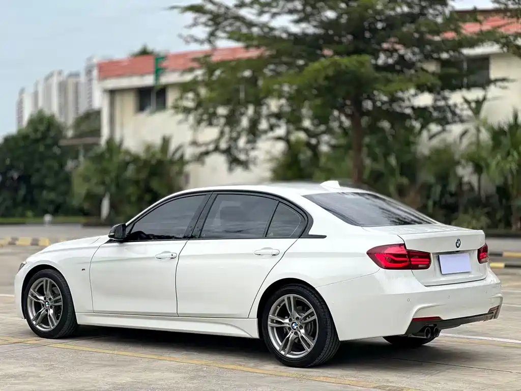 BMW 3 SERIES