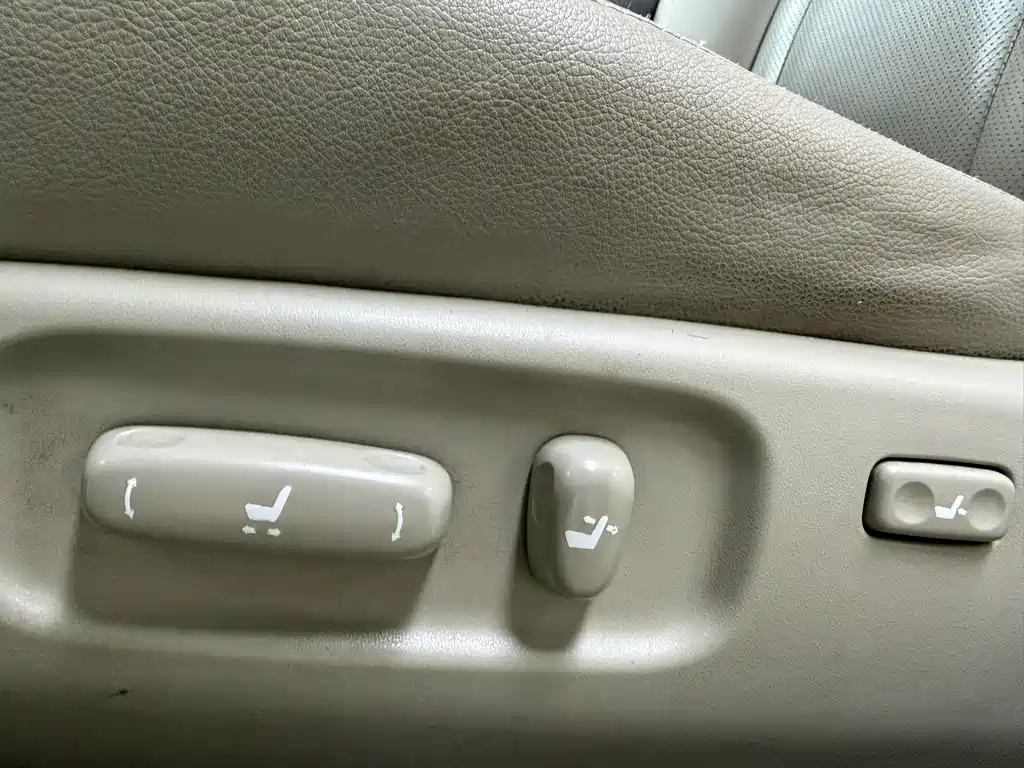 Toyota Camry — миниатюра 16