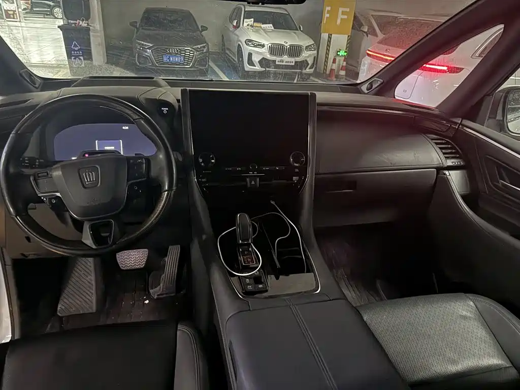 Toyota Vellfire 2024 2.5L