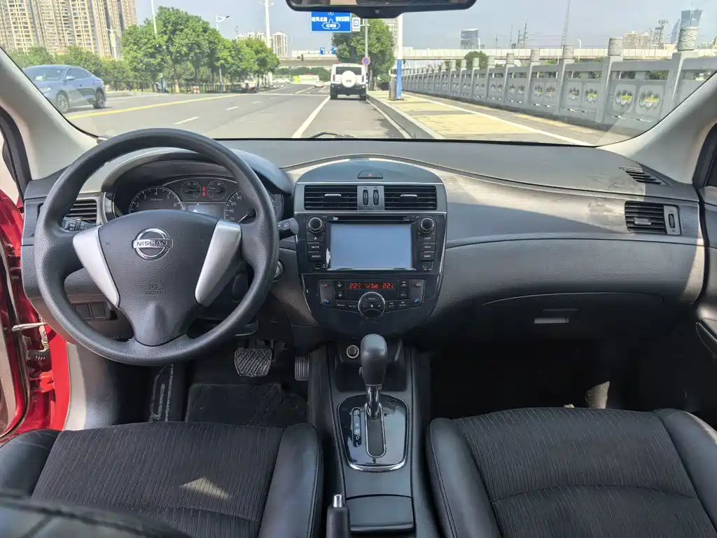 Nissan Tiida — миниатюра 7