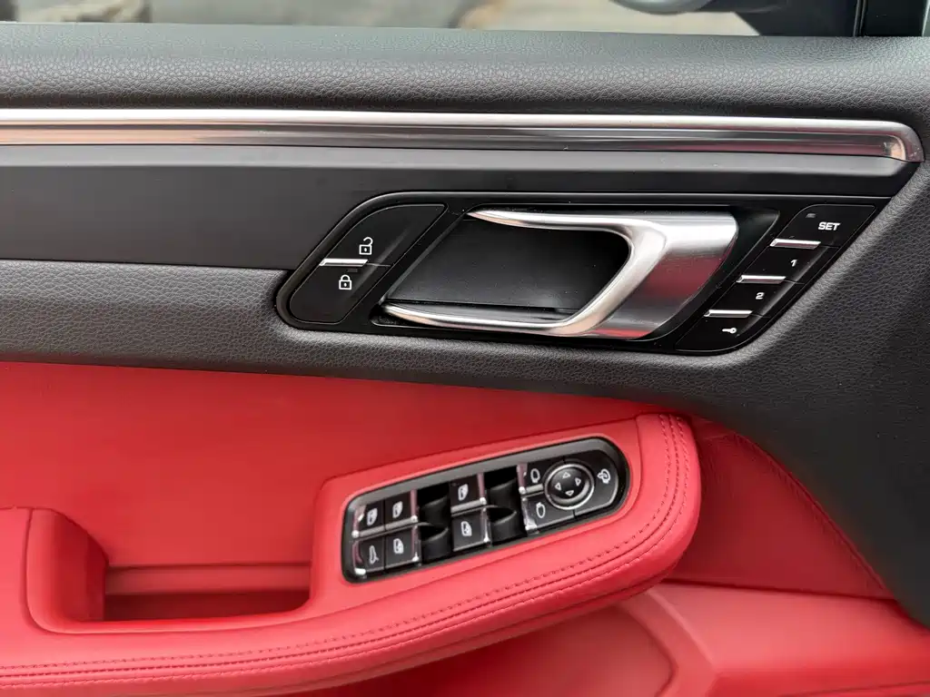 Porsche Macan — миниатюра 10